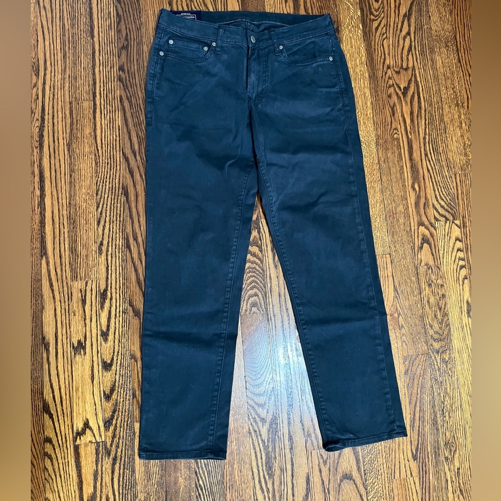 Skinny jean from top to bottom with built-in stretch.